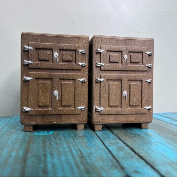 Vintage Plastic Icebox Salt and Pepper Shakers Kitsch Kitchen Decor - Picture 2 of 12